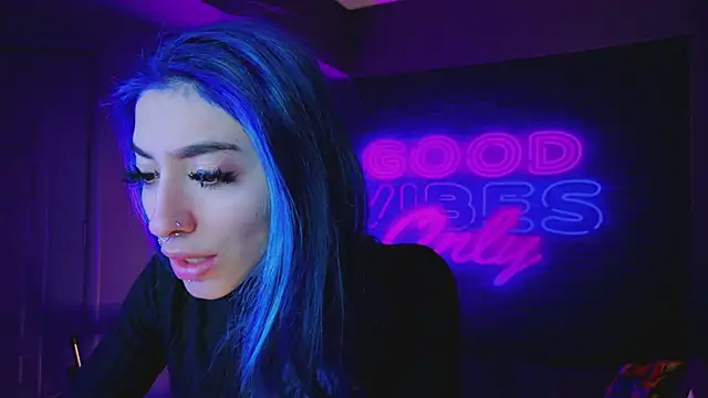 Snapshot of AriaVoss chatting on January 18, 8:30 pm AriaVoss online show from January 18, 8:30 pm