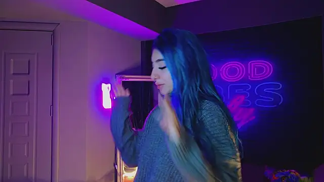 Snapshot of AriaVoss chatting on February 4, 9:10 pm AriaVoss online show from February 4, 9:10 pm