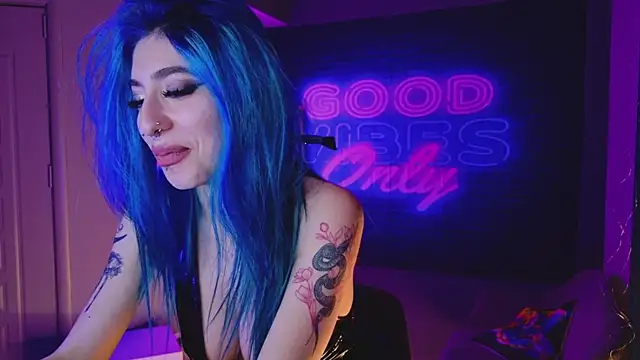 Snapshot of AriaVoss chatting on February 8, 11:34 pm AriaVoss online show from February 8, 11:34 pm