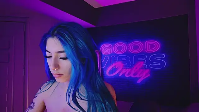 Snapshot of AriaVoss chatting on February 12, 8:18 pm AriaVoss online show from February 12, 8:18 pm