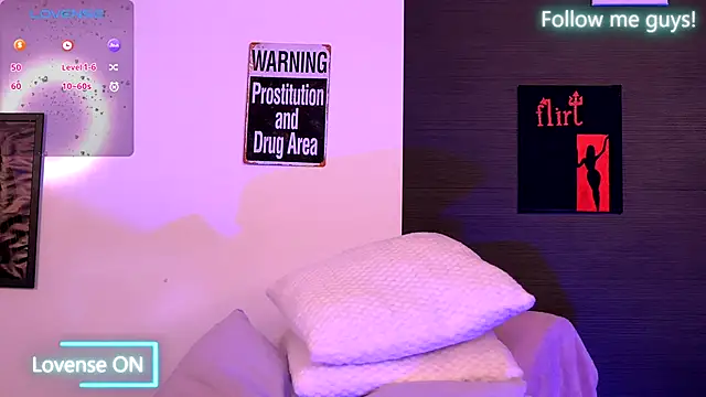 Snapshot of AriaVoss chatting on September 18, 7:05 pm AriaVoss online show from September 18, 7:05 pm