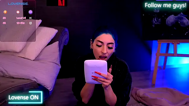 Snapshot of AriaVoss chatting on September 29, 8:24 pm AriaVoss online show from September 29, 8:24 pm