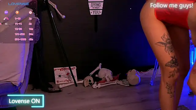 Snapshot of AriaVoss chatting on October 18, 9:26 pm AriaVoss online show from October 18, 9:26 pm