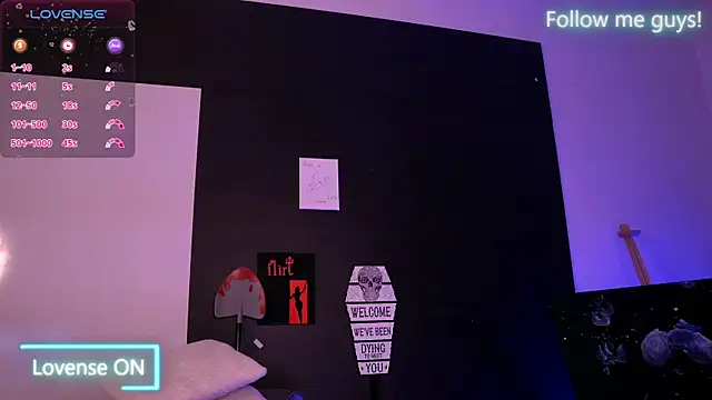 Snapshot of AriaVoss chatting on October 27, 10:14 pm AriaVoss online show from October 27, 10:14 pm