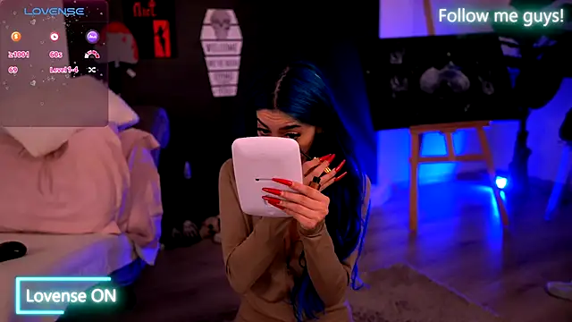 Snapshot of AriaVoss chatting on October 29, 10:33 pm AriaVoss online show from October 29, 10:33 pm