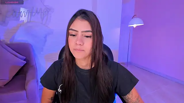 Snapshot of AllyJensen chatting on February 7, 9:05 am AllyJensen online show from February 7, 9:05 am