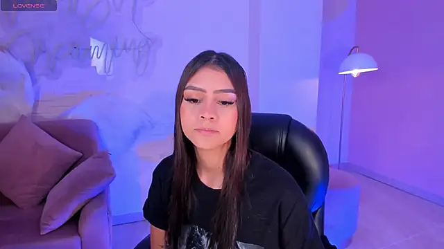 Snapshot of AllyJensen chatting on February 8, 9:35 am AllyJensen online show from February 8, 9:35 am