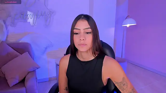 Snapshot of AllyJensen chatting on February 9, 6:01 am AllyJensen online show from February 9, 6:01 am