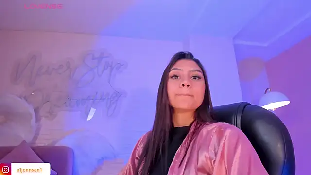 Snapshot of AllyJensen chatting on February 10, 3:24 am AllyJensen online show from February 10, 3:24 am