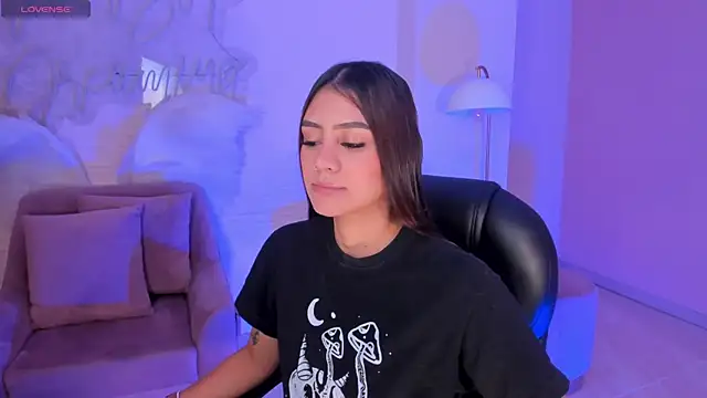 Snapshot of AllyJensen chatting on February 11, 9:42 am AllyJensen online show from February 11, 9:42 am