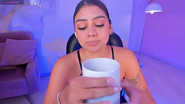 Snapshot of AllyJensen chatting on February 12, 1:06 pm AllyJensen online show from February 12, 1:06 pm