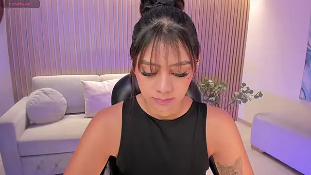 Snapshot of AllyJensen chatting on March 7, 11:07 am AllyJensen online show from March 7, 11:07 am