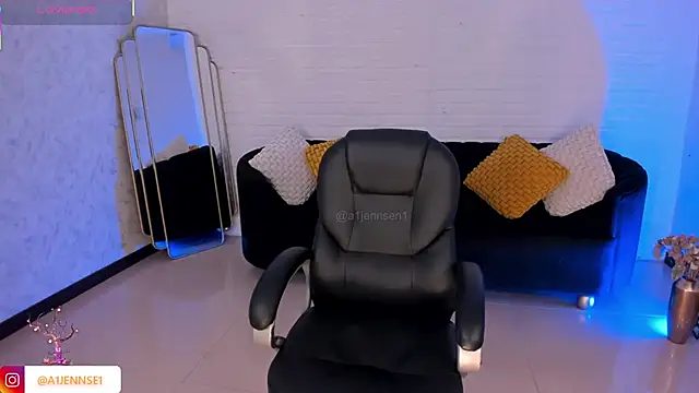 Snapshot of AllyJensen chatting on October 7, 10:34 am AllyJensen online show from October 7, 10:34 am