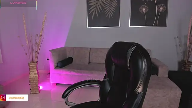 Snapshot of AllyJensen chatting on October 21, 10:38 am AllyJensen online show from October 21, 10:38 am