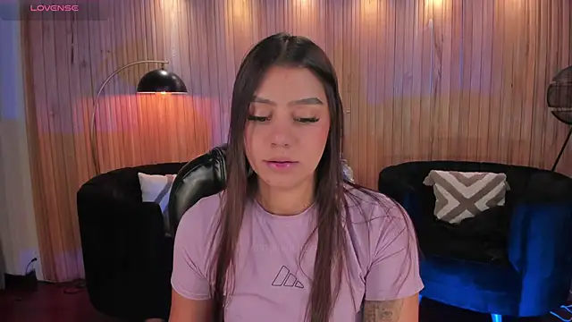 Snapshot of AllyJensen chatting on February 25, 10:47 am AllyJensen online show from February 25, 10:47 am