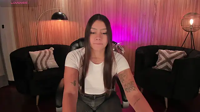 Snapshot of AllyJensen chatting on February 27, 10:37 am AllyJensen online show from February 27, 10:37 am