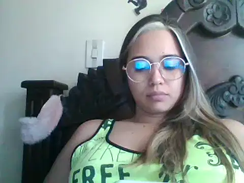 Snapshot of trianabell chatting on January 23, 7:51 pm trianabell online show from January 23, 7:51 pm