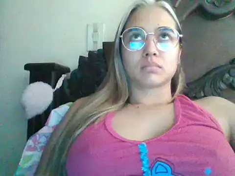 Snapshot of trianabell chatting on January 24, 3:02 pm trianabell online show from January 24, 3:02 pm