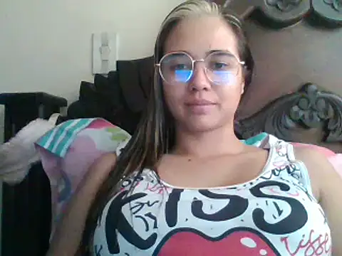 Snapshot of trianabell chatting on January 28, 5:35 pm trianabell online show from January 28, 5:35 pm