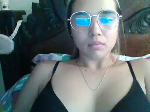 Snapshot of trianabell chatting on February 3, 7:52 pm trianabell online show from February 3, 7:52 pm