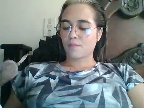 Snapshot of trianabell chatting on February 7, 6:02 pm trianabell online show from February 7, 6:02 pm