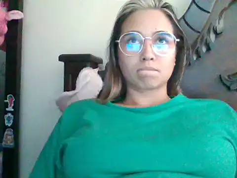 Snapshot of trianabell chatting on February 11, 7:48 pm trianabell online show from February 11, 7:48 pm