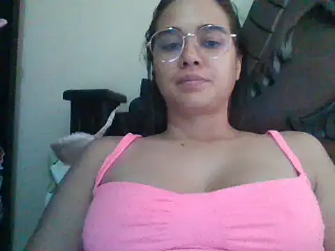 Snapshot of trianabell chatting on February 26, 5:39 pm trianabell online show from February 26, 5:39 pm