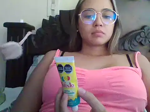 Snapshot of trianabell chatting on February 27, 7:26 pm trianabell online show from February 27, 7:26 pm