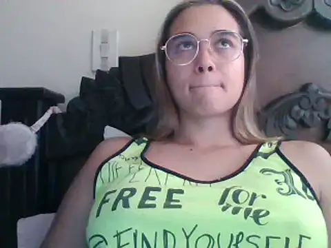 Snapshot of trianabell chatting on February 28, 5:48 pm trianabell online show from February 28, 5:48 pm