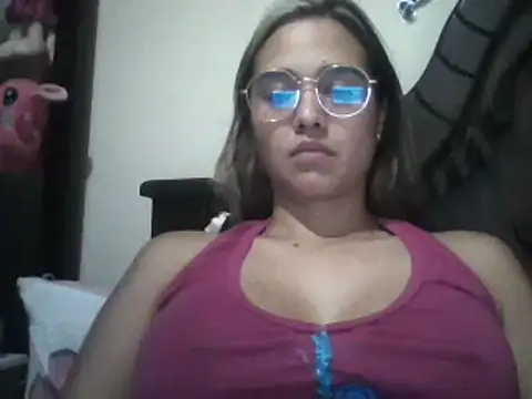 Snapshot of trianabell chatting on March 5, 2:57 am trianabell online show from March 5, 2:57 am