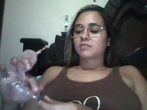 Snapshot of trianabell chatting on March 20, 1:24 am trianabell online show from March 20, 1:24 am