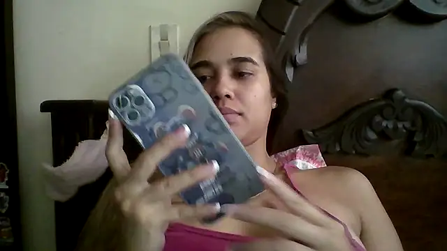 Snapshot of trianabell chatting on September 27, 3:28 pm trianabell online show from September 27, 3:28 pm