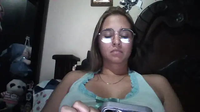 Snapshot of trianabell chatting on October 14, 1:39 am trianabell online show from October 14, 1:39 am