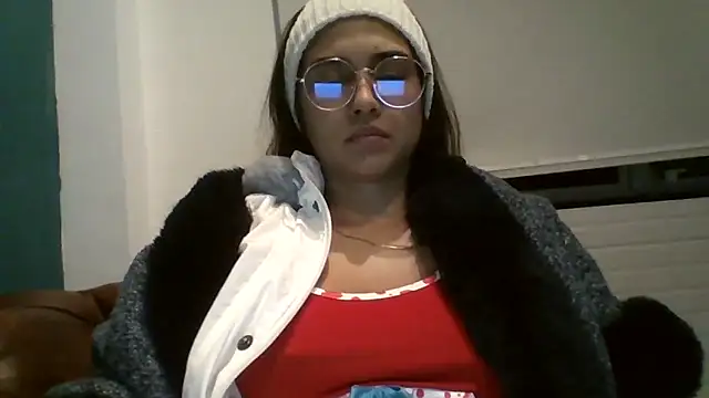 Snapshot of trianabell chatting on December 1, 1:32 am trianabell online show from December 1, 1:32 am