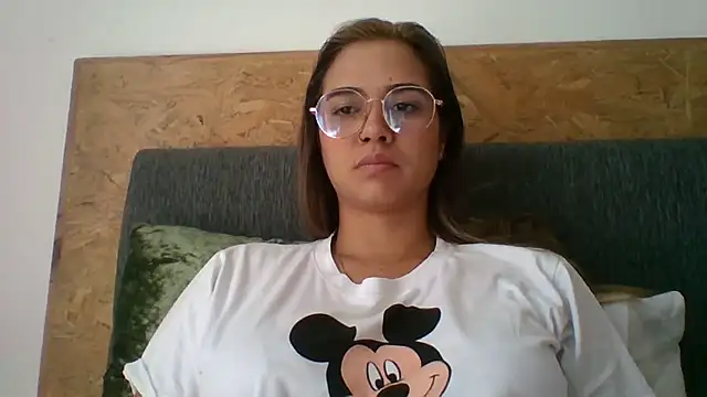 Snapshot of trianabell chatting on December 1, 3:17 pm trianabell online show from December 1, 3:17 pm