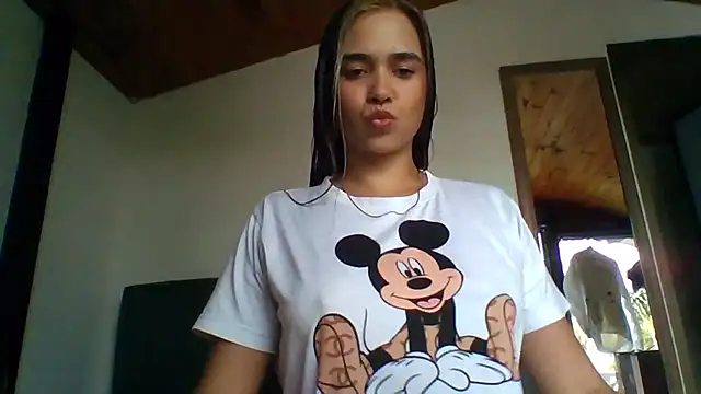 Snapshot of trianabell chatting on December 4, 6:49 pm trianabell online show from December 4, 6:49 pm