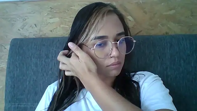 Snapshot of trianabell chatting on December 21, 4:25 pm trianabell online show from December 21, 4:25 pm