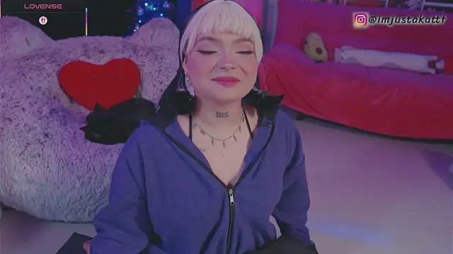 Snapshot of sensualkattt chatting on December 14, 3:39 pm sensualkattt online show from December 14, 3:39 pm