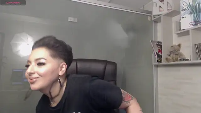 BustyAllyy online show from January 16, 8:46 pm