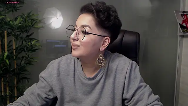 BustyAllyy online show from February 2, 8:19 pm