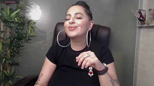 BustyAllyy online show from March 11, 11:26 pm