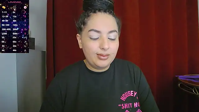 BustyAllyy online show from October 25, 3:29 pm