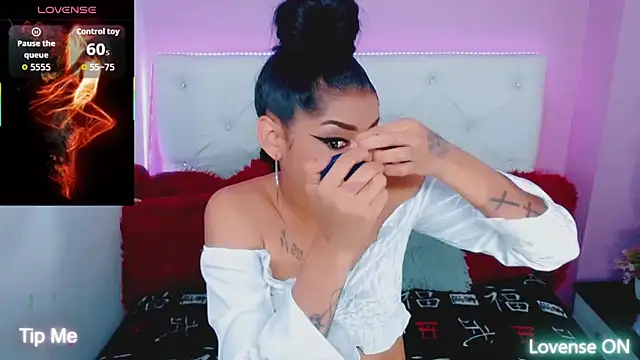 Snapshot of Amanda_bigx chatting on November 2, 6:05 am Amanda bigx online show from November 2, 6:05 am