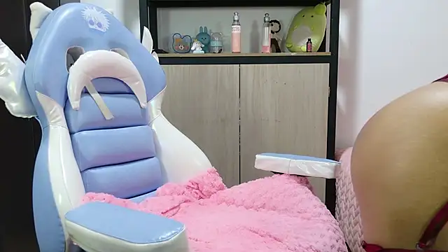 Snapshot of nya_ah chatting on February 14, 8:21 am nya ah online show from February 14, 8:21 am