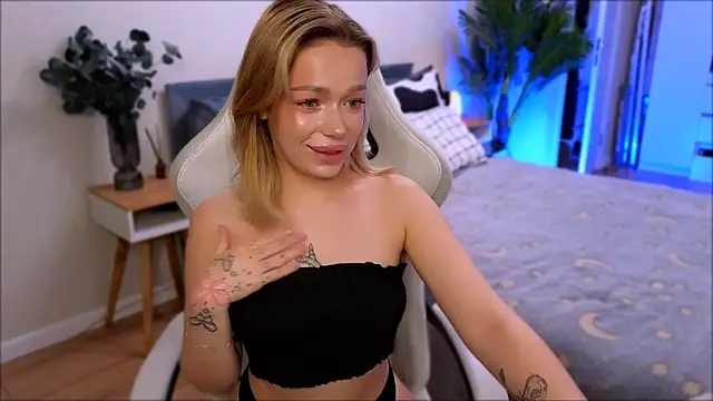 Lily Yin online show from December 15, 7:23 am