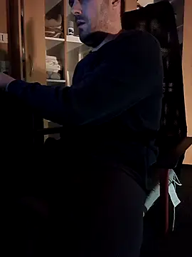 Snapshot of Dario40filip chatting on December 14, 6:56 pm Dario40filip online show from December 14, 6:56 pm