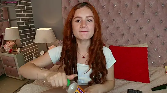 Snapshot of AdelaineBest chatting on February 12, 8:49 am AdelaineBest online show from February 12, 8:49 am