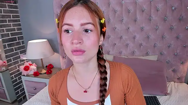 Snapshot of AdelaineBest chatting on February 21, 5:35 am AdelaineBest online show from February 21, 5:35 am