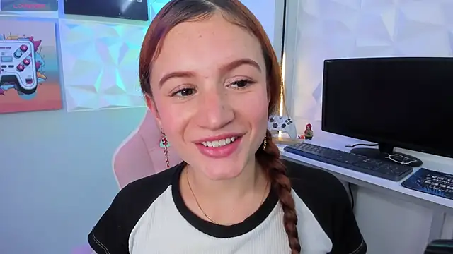 Snapshot of AdelaineBest chatting on March 7, 1:20 am AdelaineBest online show from March 7, 1:20 am