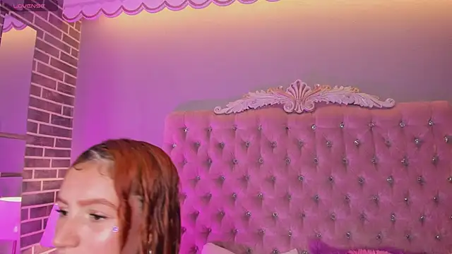 Snapshot of AdelaineBest chatting on December 2, 10:27 pm AdelaineBest online show from December 2, 10:27 pm